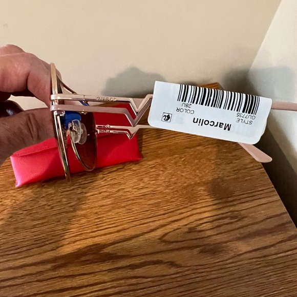 Guess Sunglasses - Picture 2 of 4